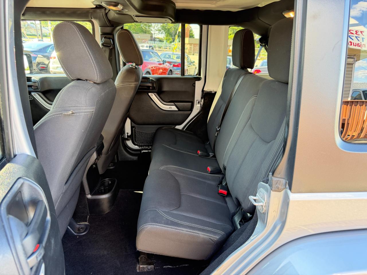 Jeep Wrangler Unlimited 4WD 4dr Sahara 2015