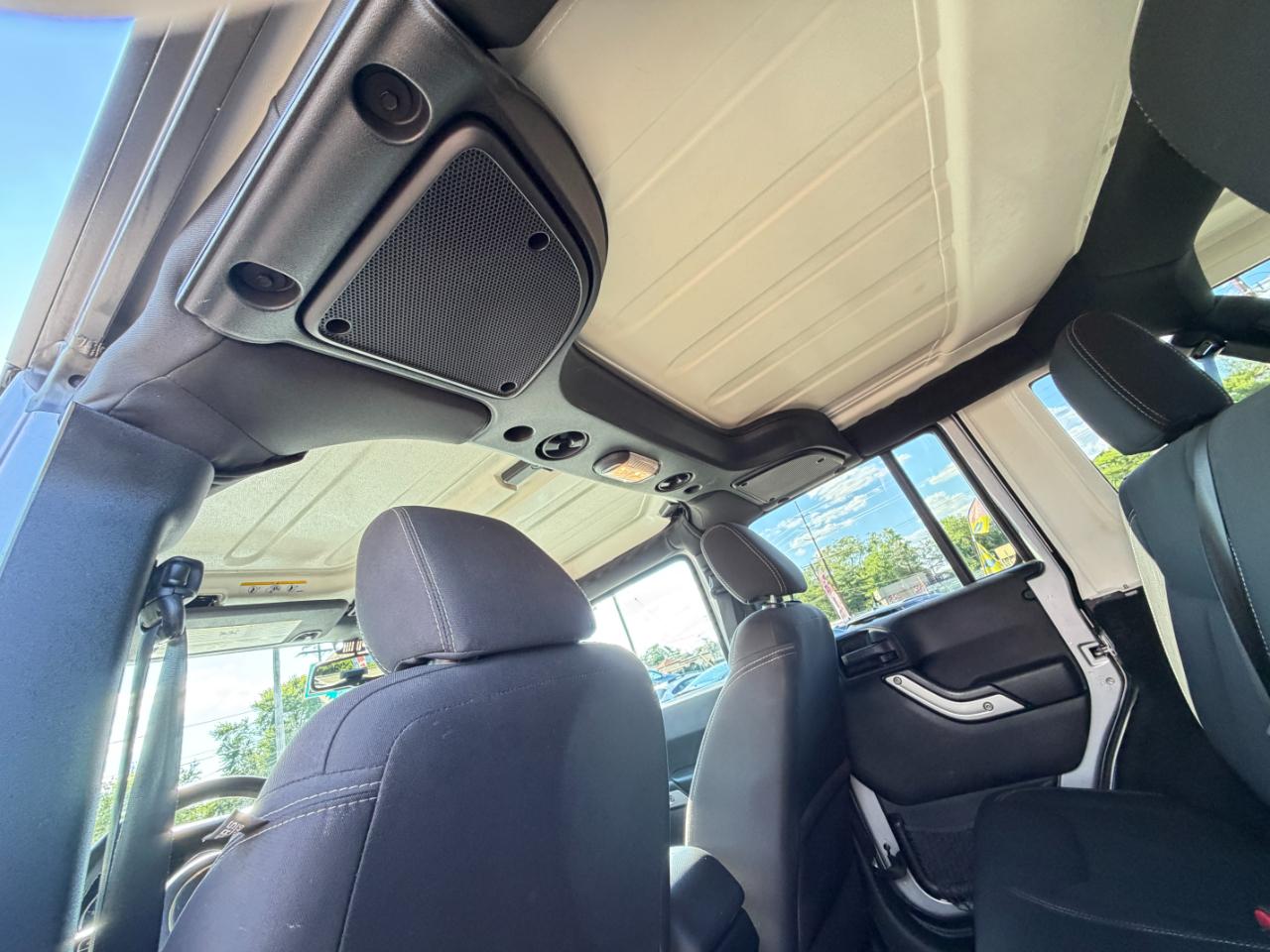 Jeep Wrangler Unlimited 4WD 4dr Sahara 2015