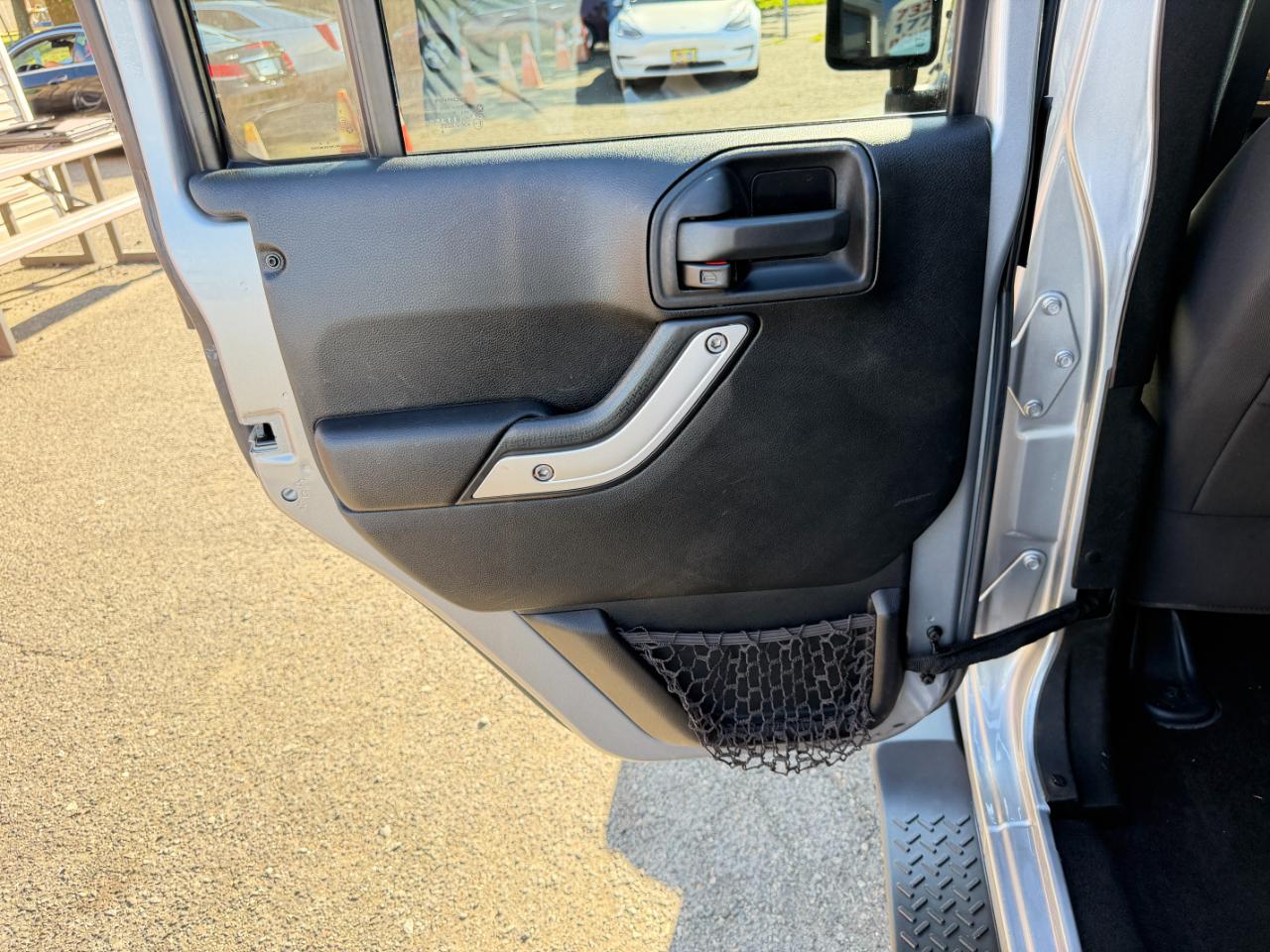 Jeep Wrangler Unlimited 4WD 4dr Sahara 2015