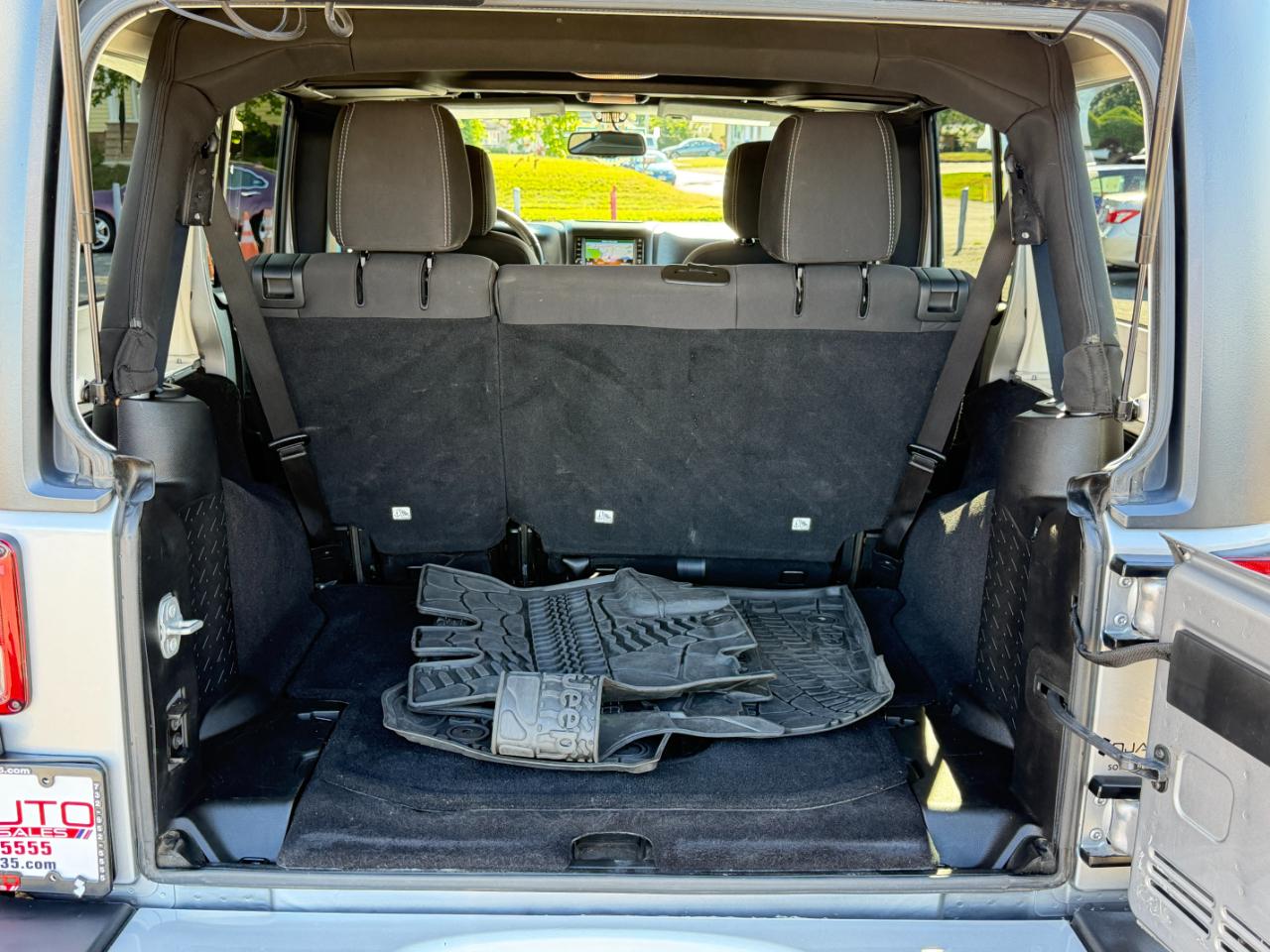 Jeep Wrangler Unlimited 4WD 4dr Sahara 2015