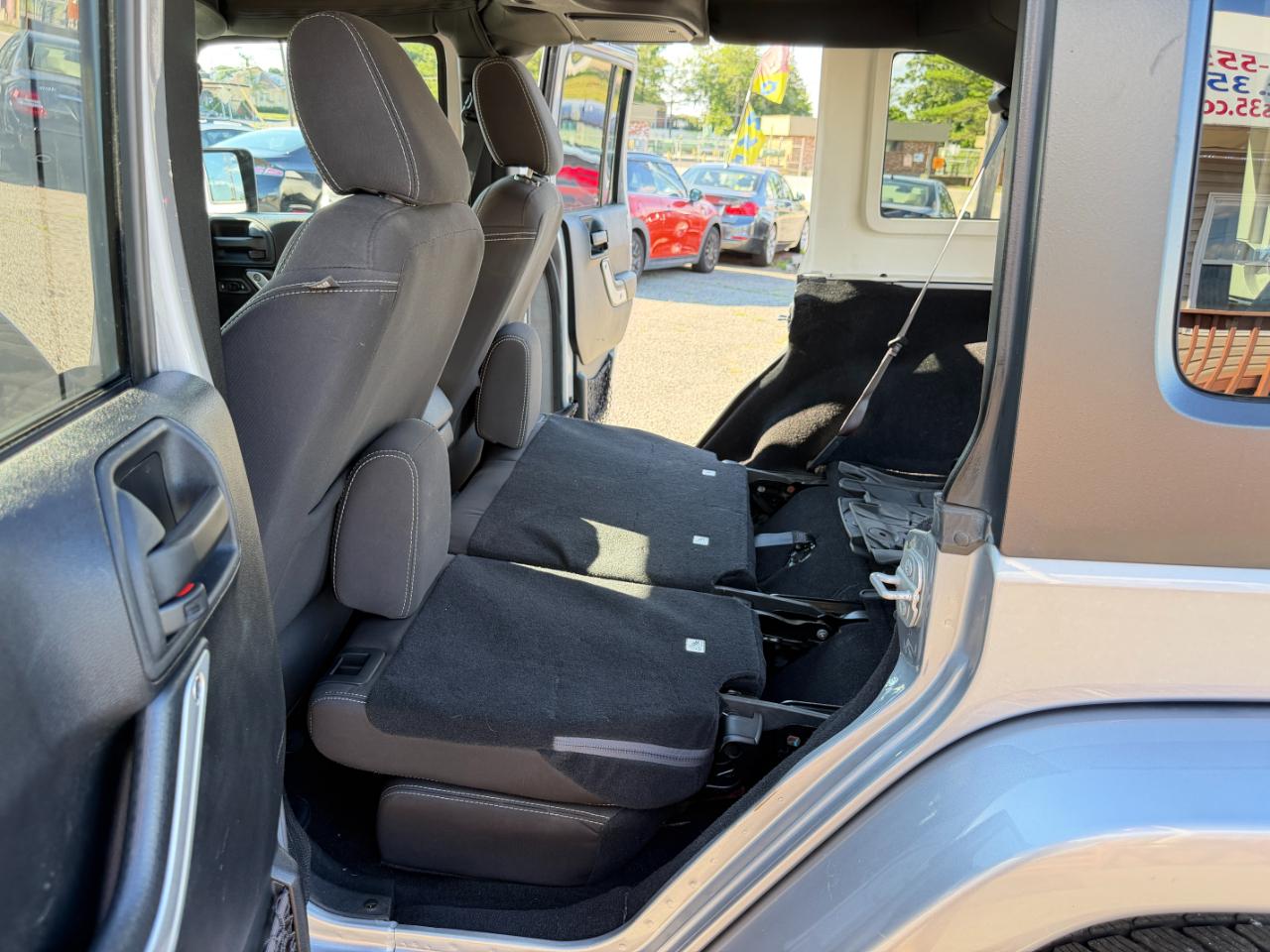 Jeep Wrangler Unlimited 4WD 4dr Sahara 2015