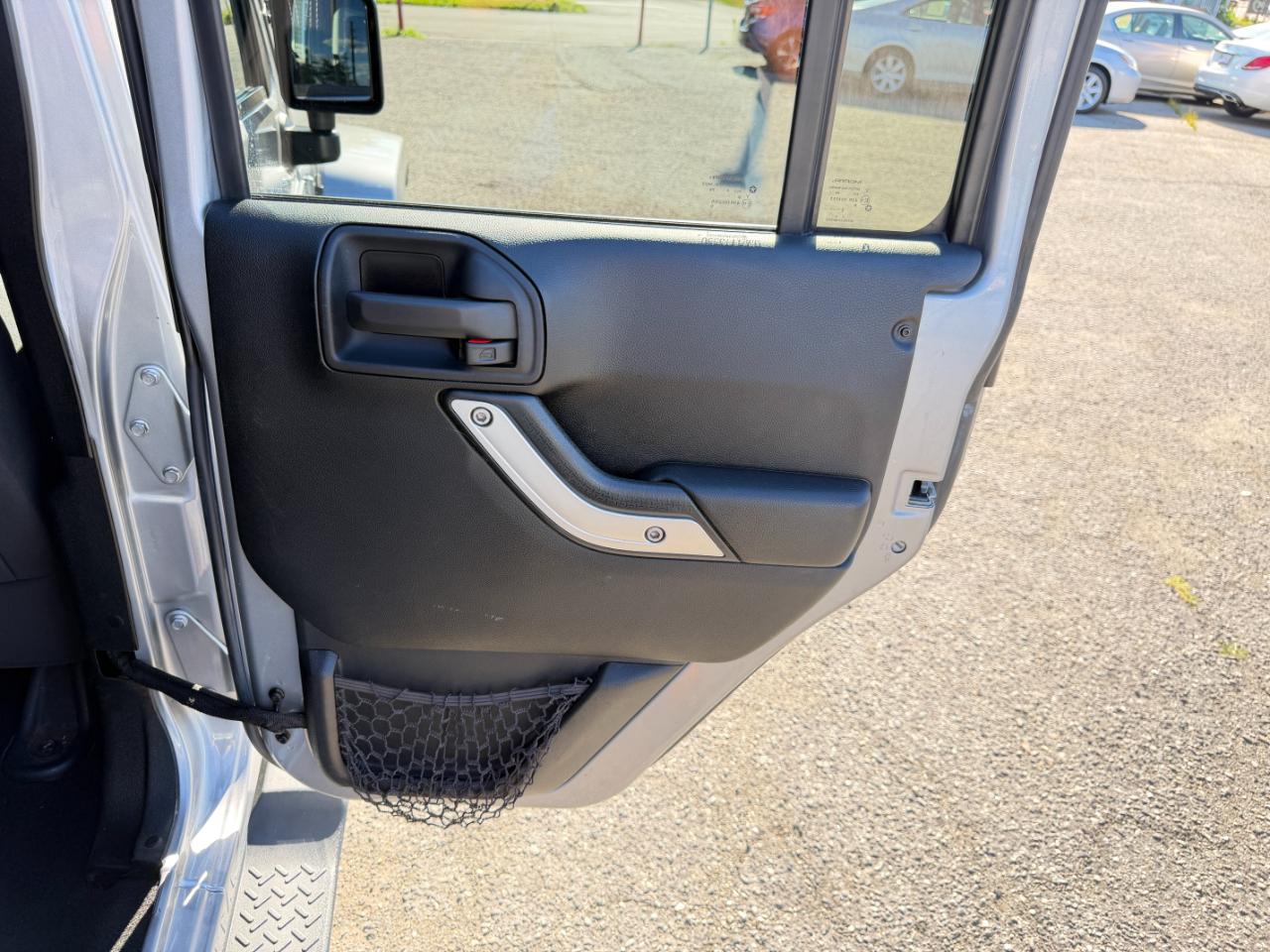 Jeep Wrangler Unlimited 4WD 4dr Sahara 2015