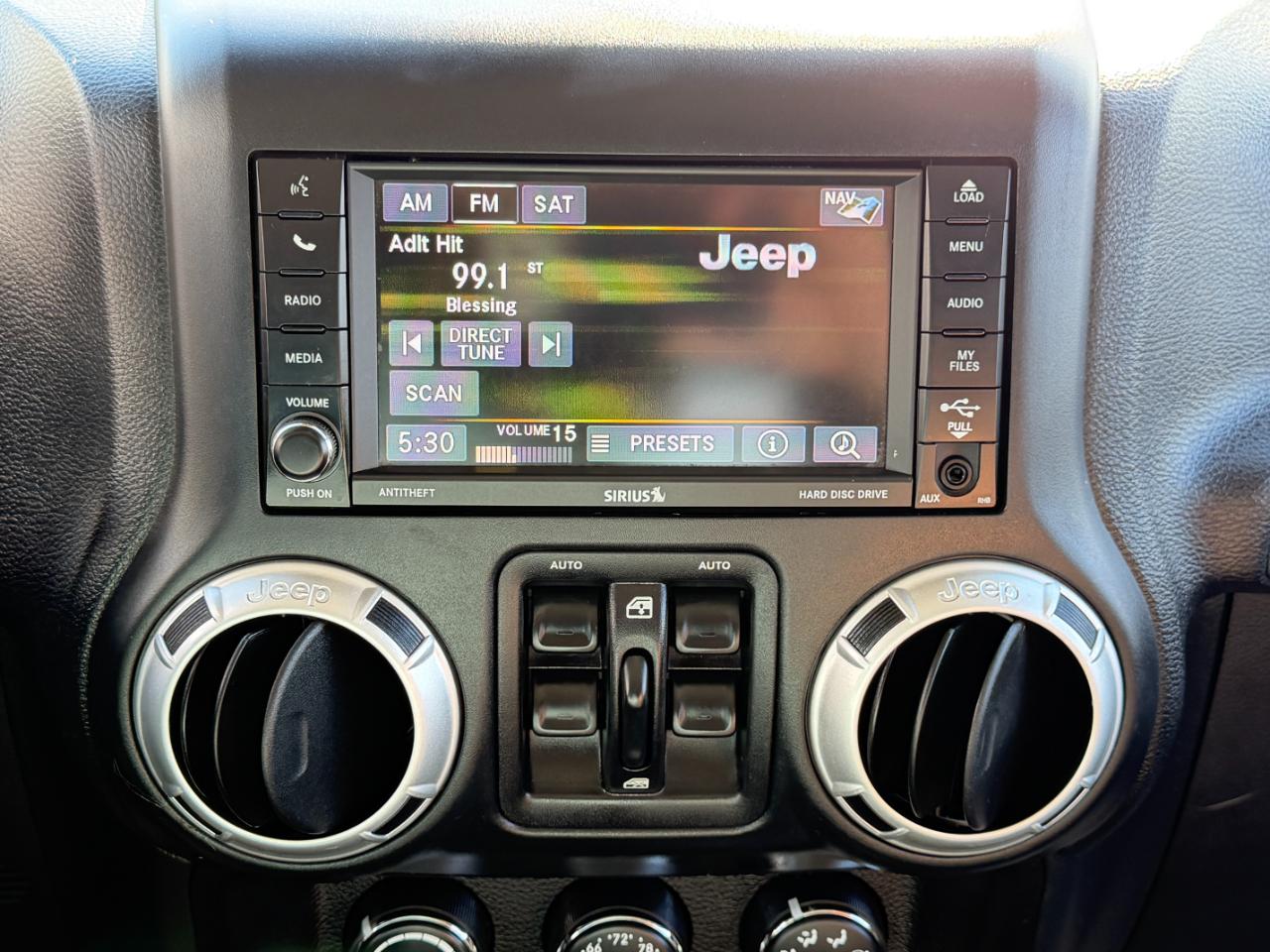 Jeep Wrangler Unlimited 4WD 4dr Sahara 2015