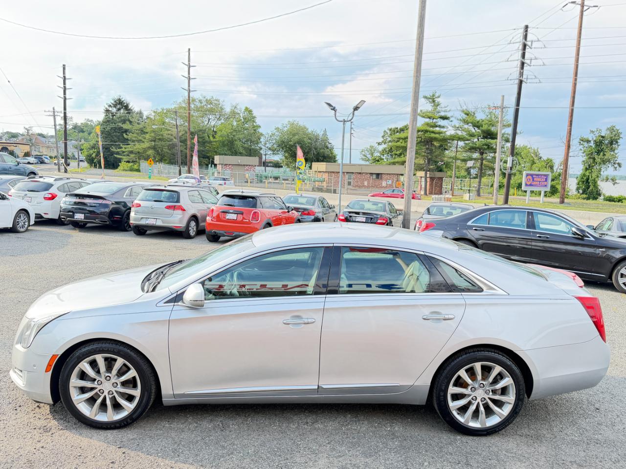 Cadillac XTS 4dr Sdn Luxury Collection FWD 2016