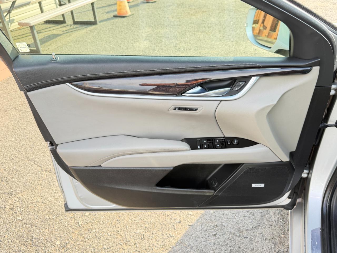 Cadillac XTS 4dr Sdn Luxury Collection FWD 2016
