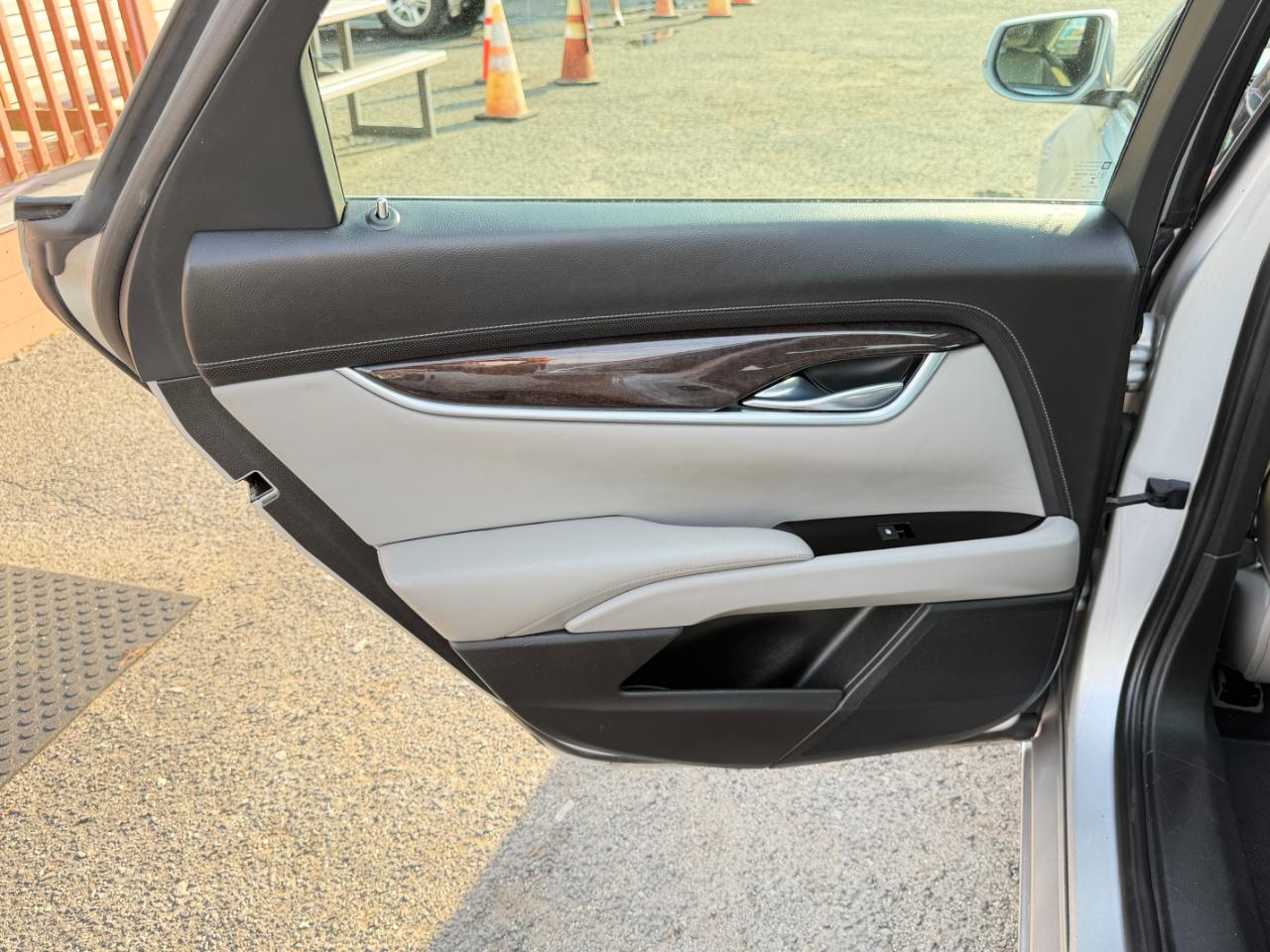 Cadillac XTS 4dr Sdn Luxury Collection FWD 2016