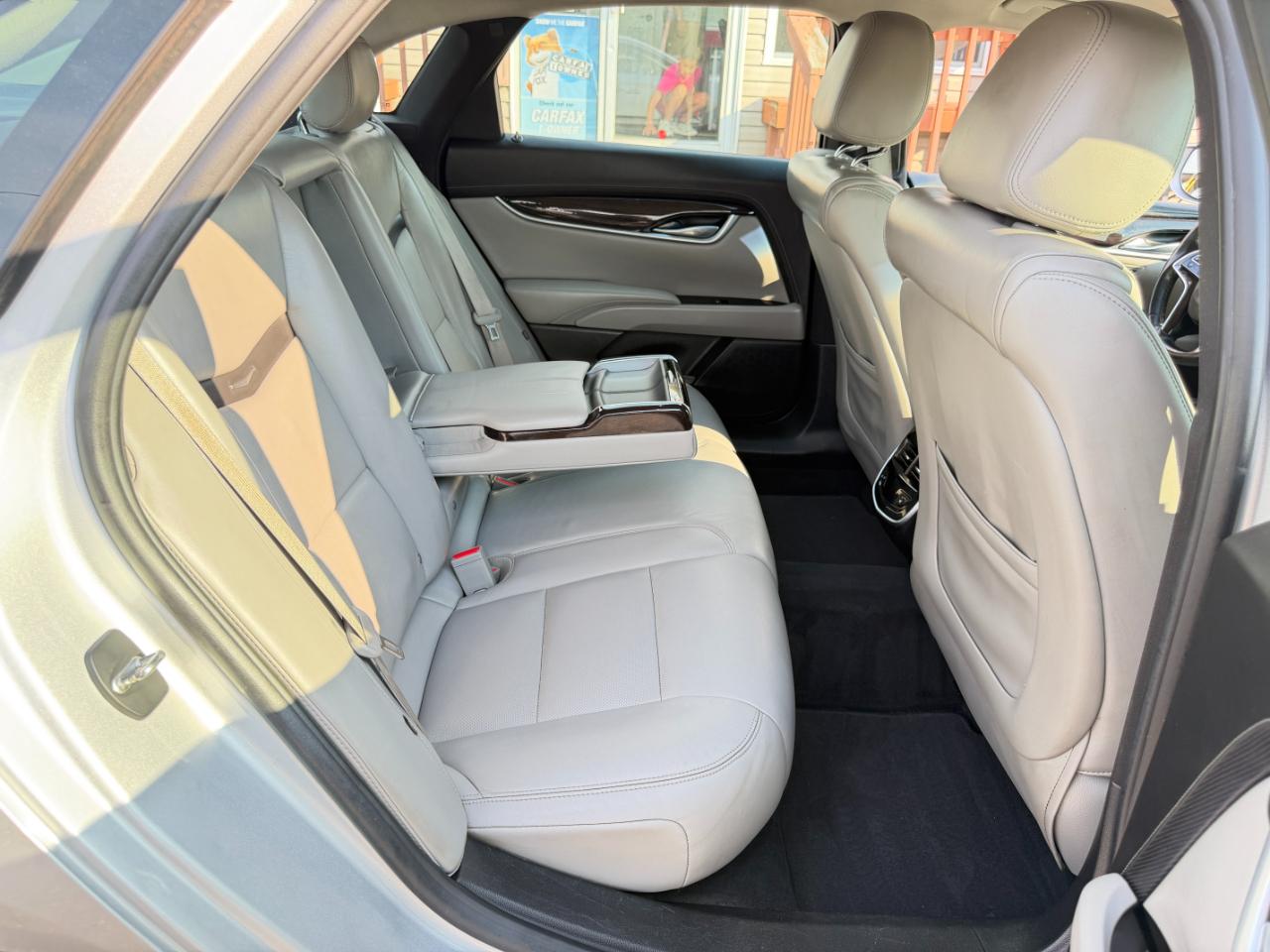 Cadillac XTS 4dr Sdn Luxury Collection FWD 2016