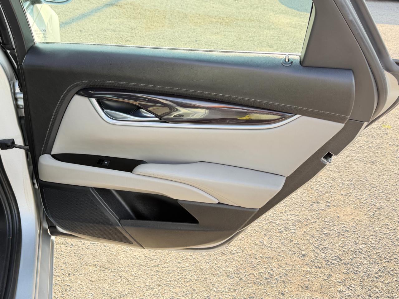 Cadillac XTS 4dr Sdn Luxury Collection FWD 2016