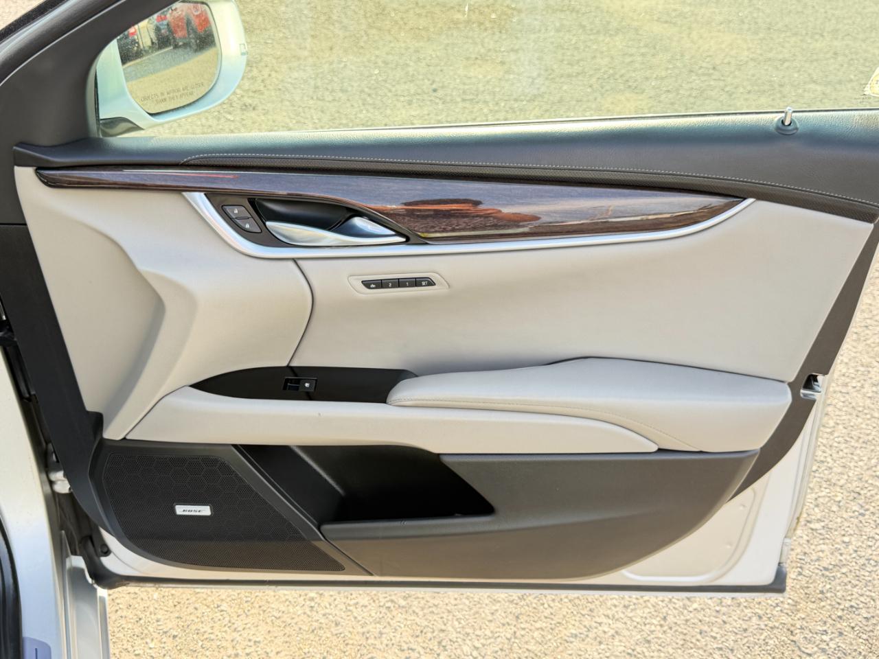 Cadillac XTS 4dr Sdn Luxury Collection FWD 2016