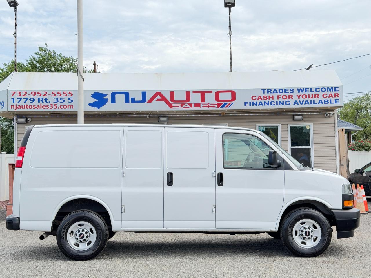 GMC Savana Cargo Van RWD 3500 135" 2019