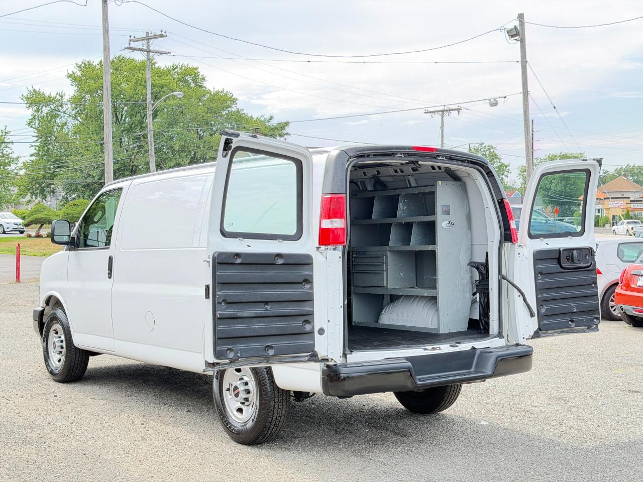 GMC Savana Cargo Van RWD 3500 135" 2019