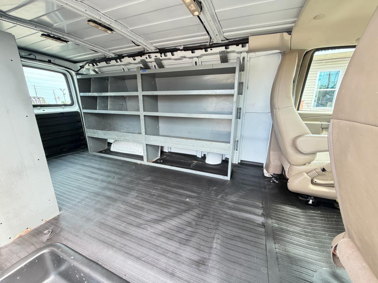 GMC Savana Cargo Van RWD 3500 135" 2019
