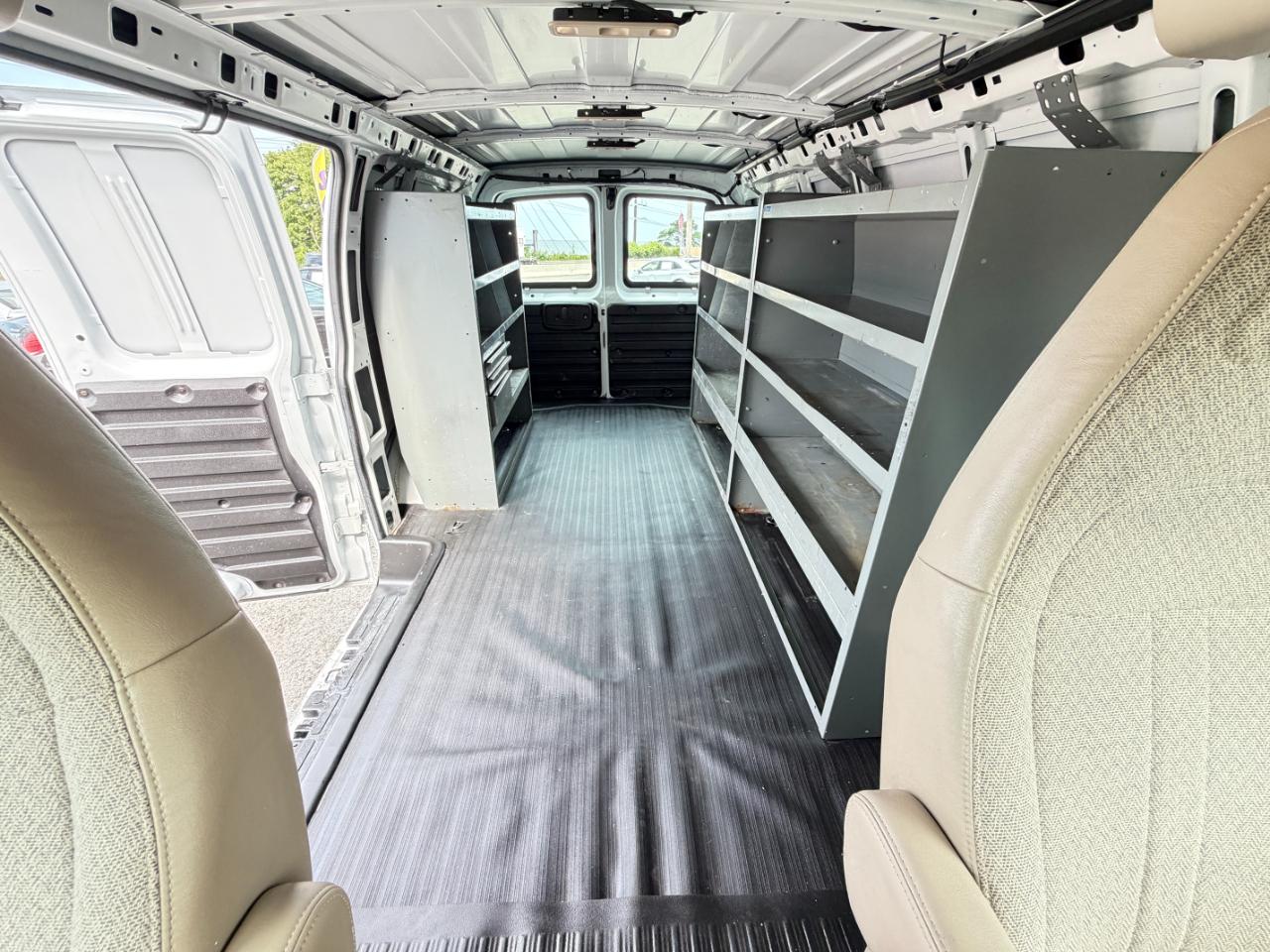 GMC Savana Cargo Van RWD 3500 135" 2019