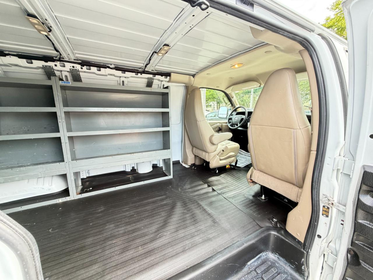 GMC Savana Cargo Van RWD 3500 135" 2019