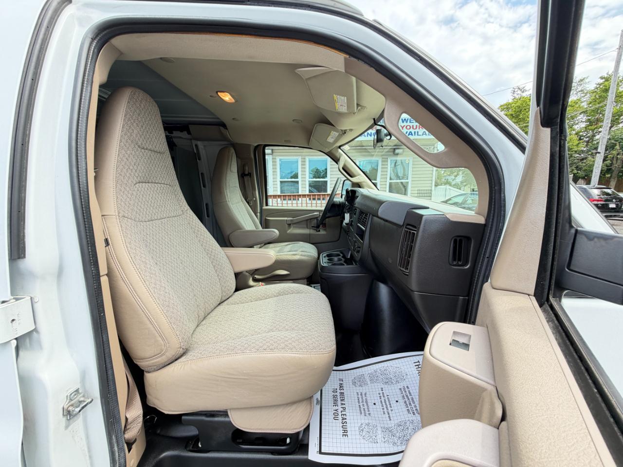 GMC Savana Cargo Van RWD 3500 135" 2019