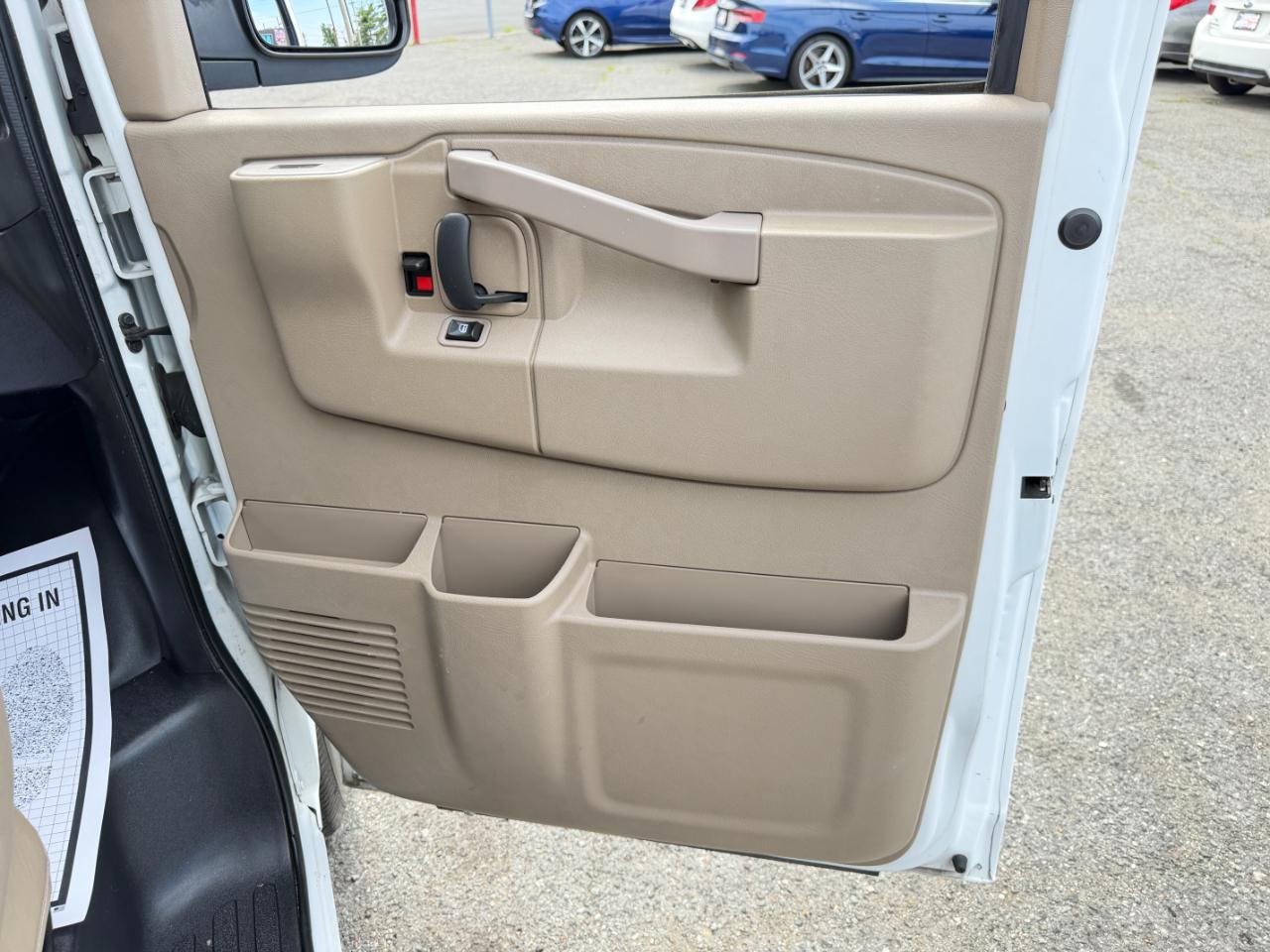 GMC Savana Cargo Van RWD 3500 135" 2019
