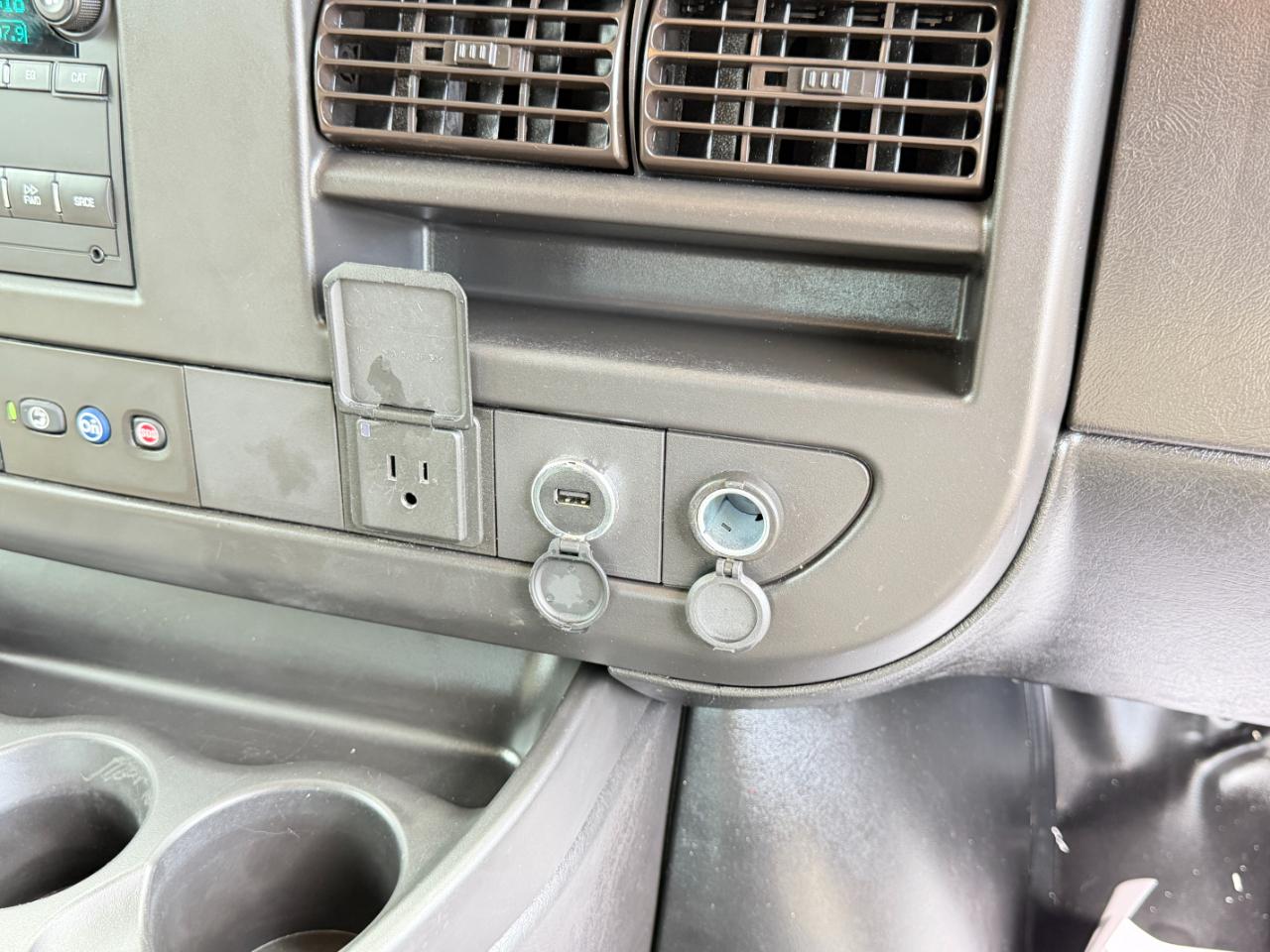 GMC Savana Cargo Van RWD 3500 135" 2019