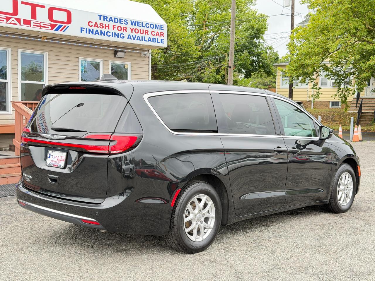 Chrysler Pacifica Touring L FWD 2023