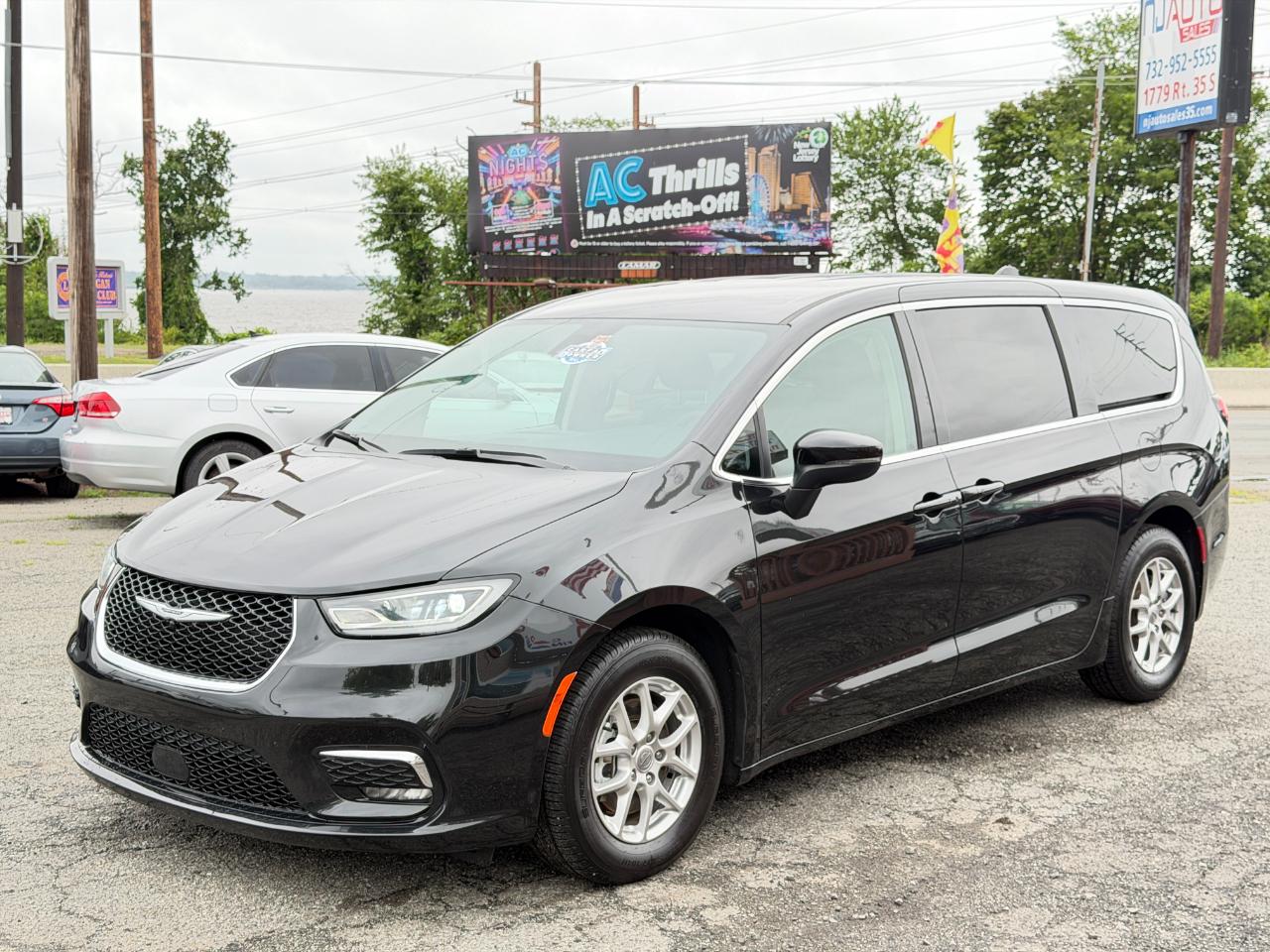 Chrysler Pacifica Touring L FWD 2023