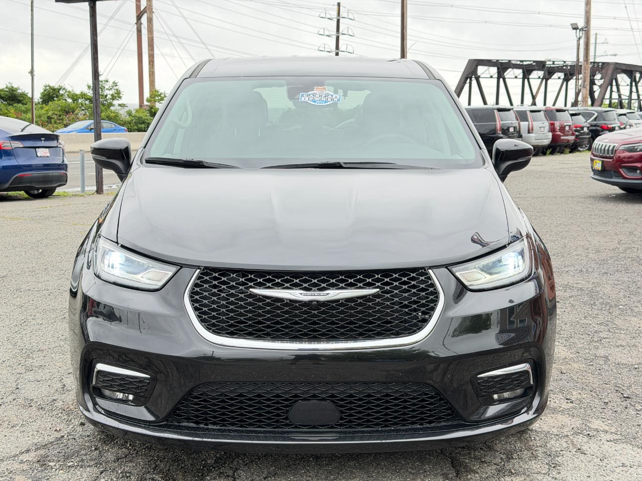 Chrysler Pacifica Touring L FWD 2023