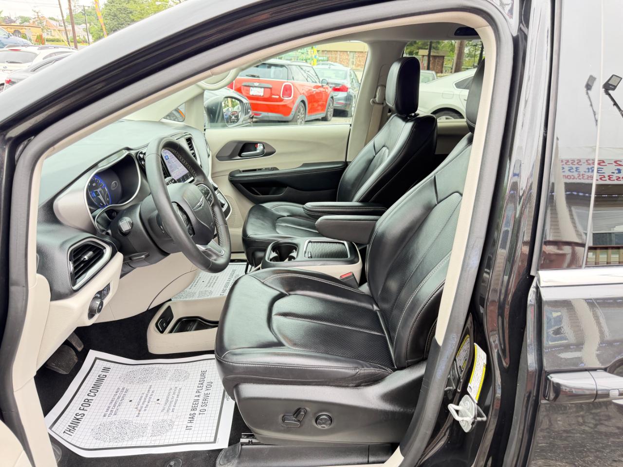 Chrysler Pacifica Touring L FWD 2023