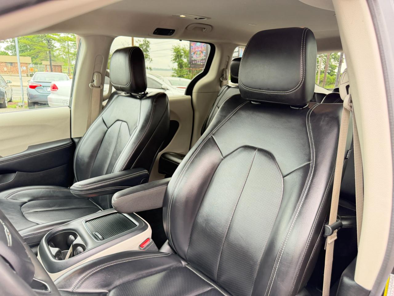 Chrysler Pacifica Touring L FWD 2023