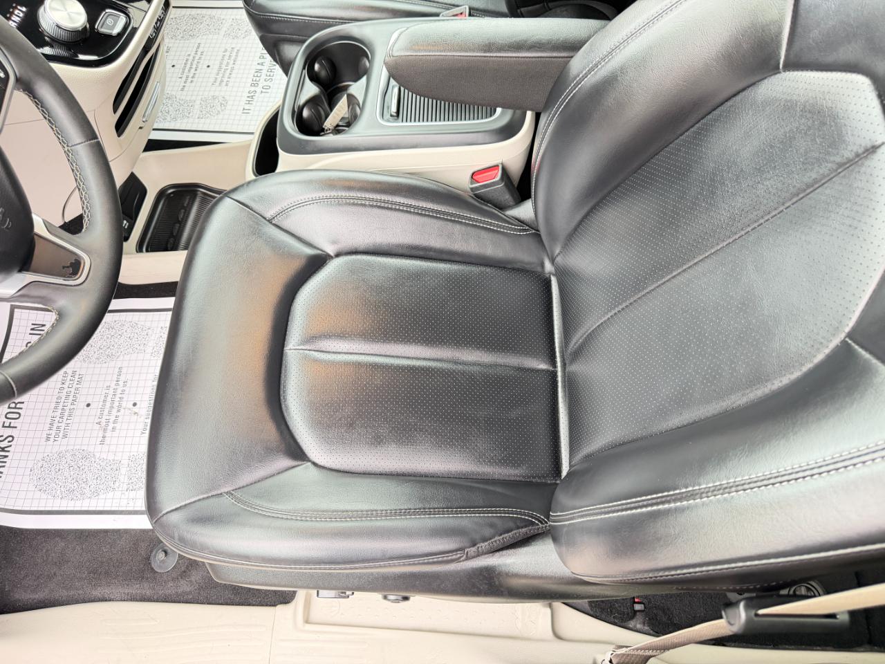 Chrysler Pacifica Touring L FWD 2023