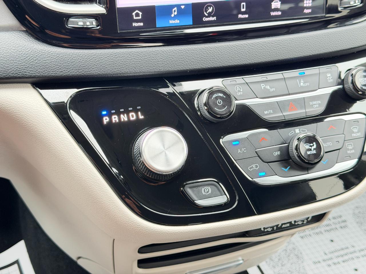 Chrysler Pacifica Touring L FWD 2023
