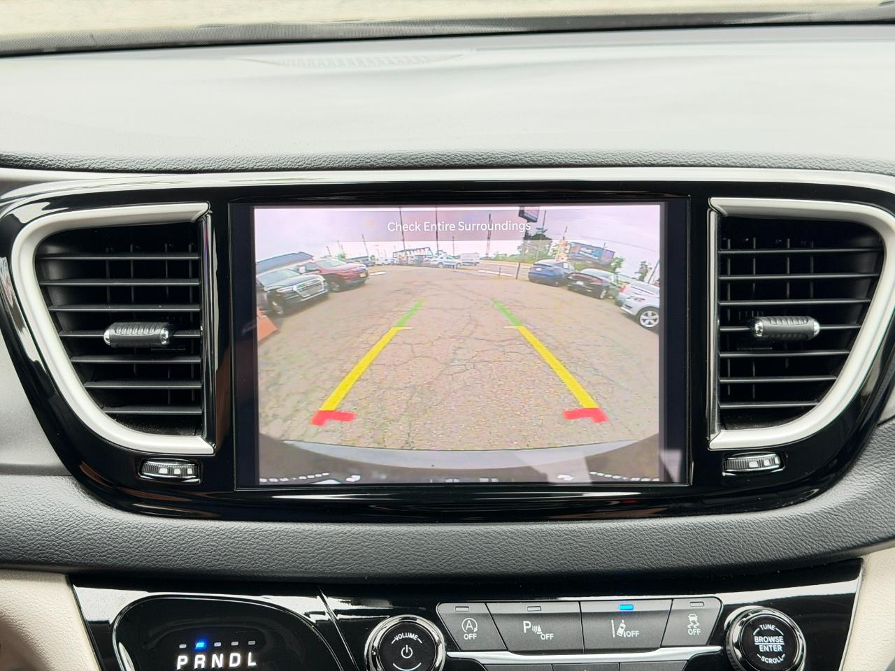 Chrysler Pacifica Touring L FWD 2023