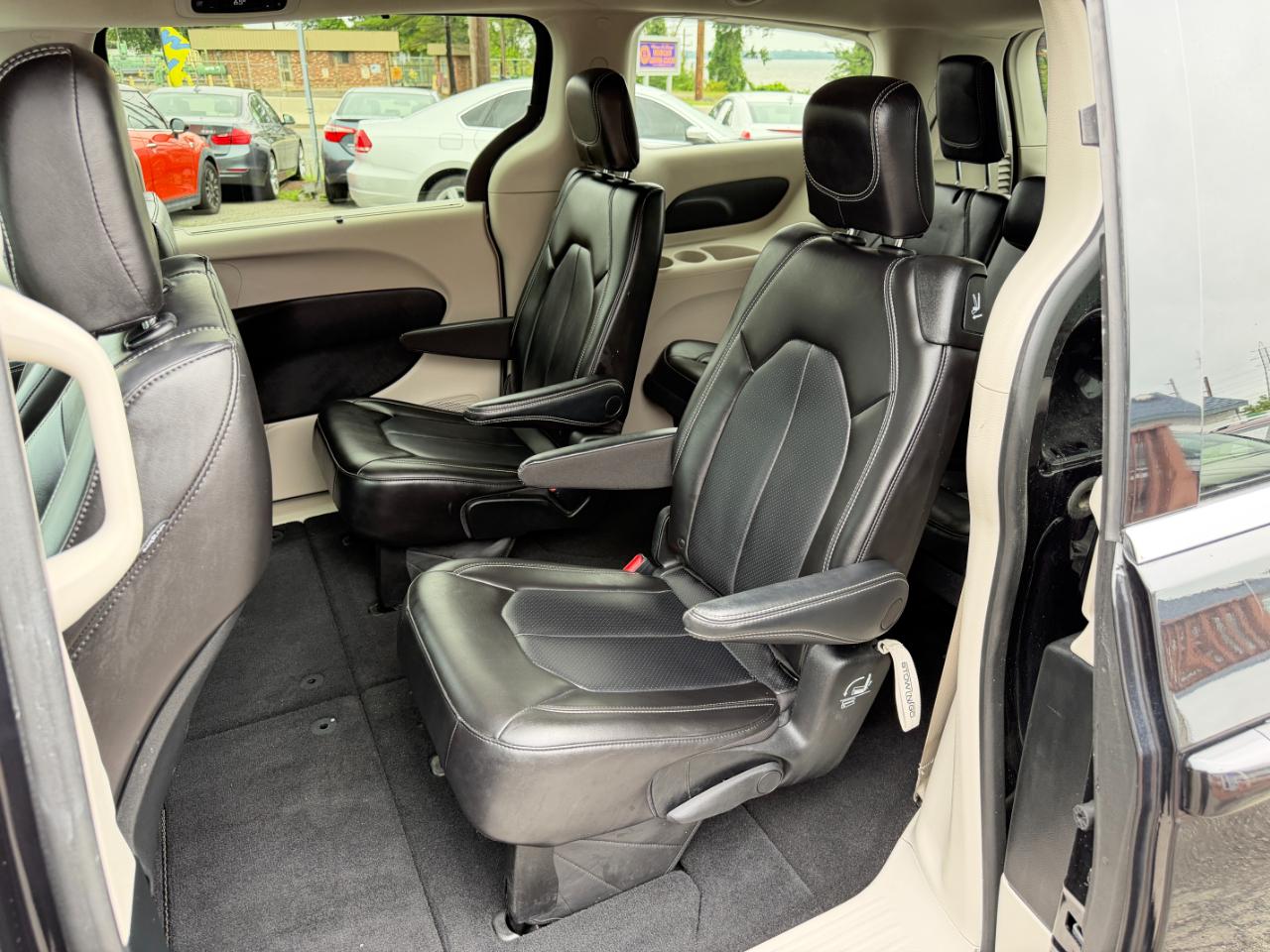 Chrysler Pacifica Touring L FWD 2023
