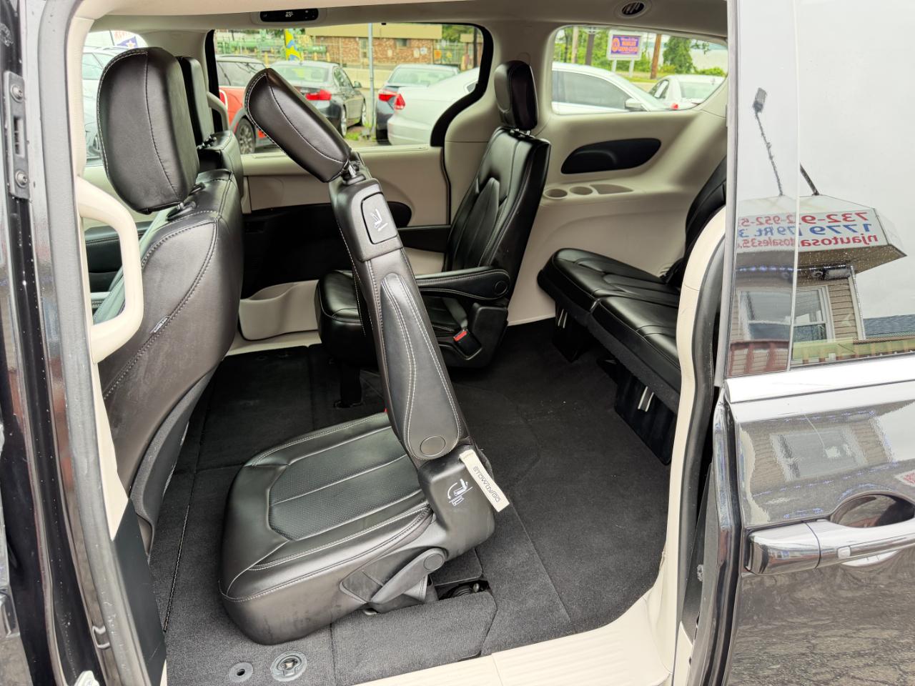 Chrysler Pacifica Touring L FWD 2023