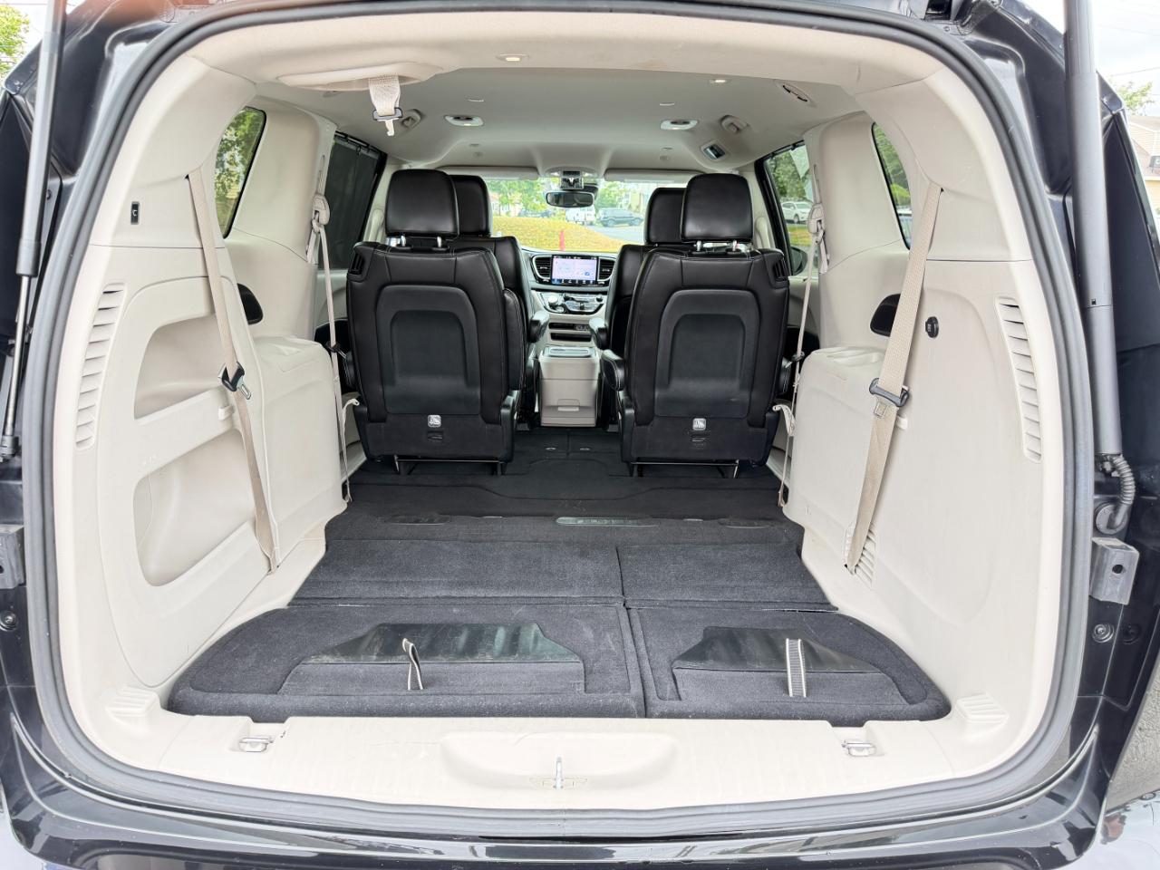 Chrysler Pacifica Touring L FWD 2023