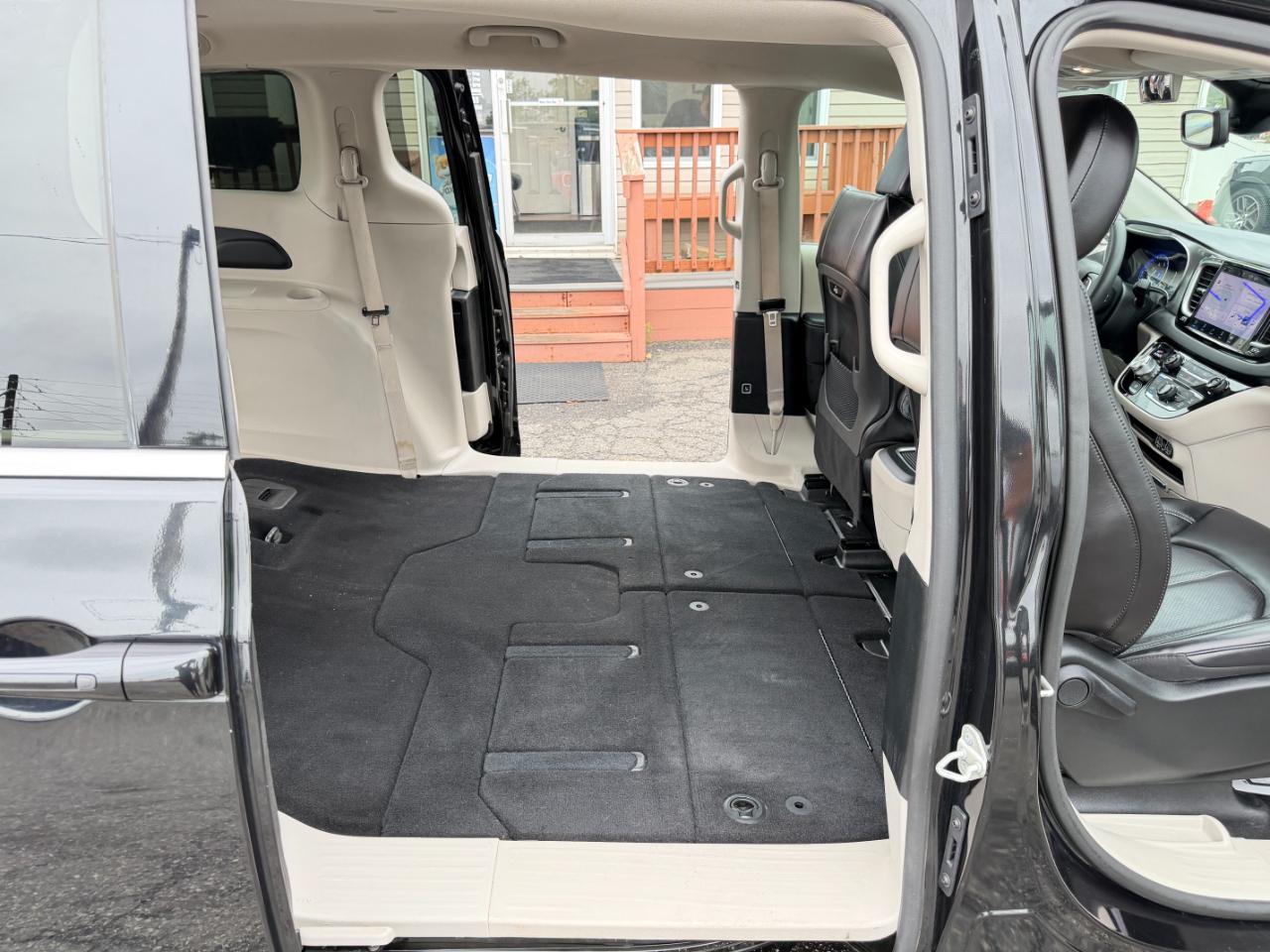 Chrysler Pacifica Touring L FWD 2023