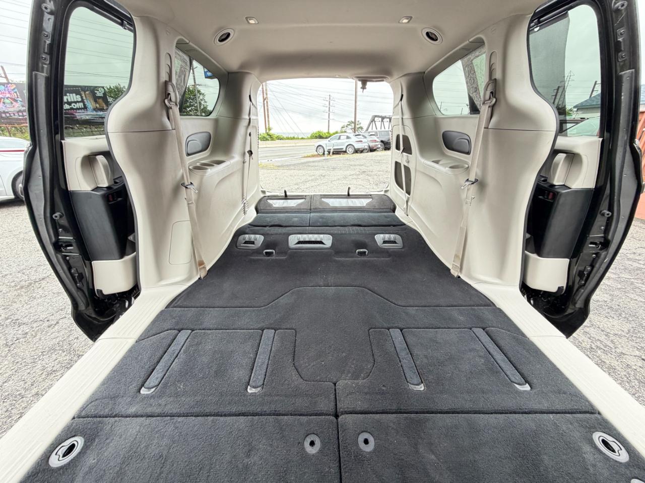 Chrysler Pacifica Touring L FWD 2023