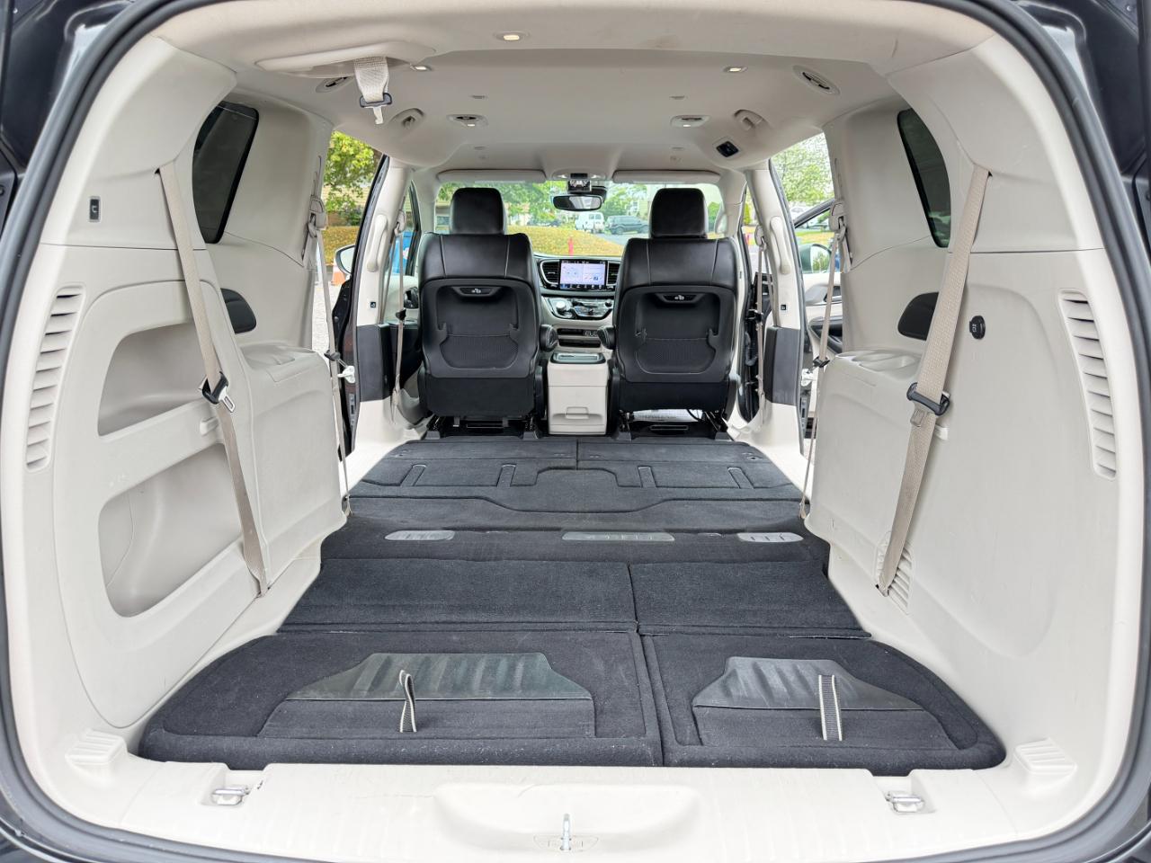 Chrysler Pacifica Touring L FWD 2023
