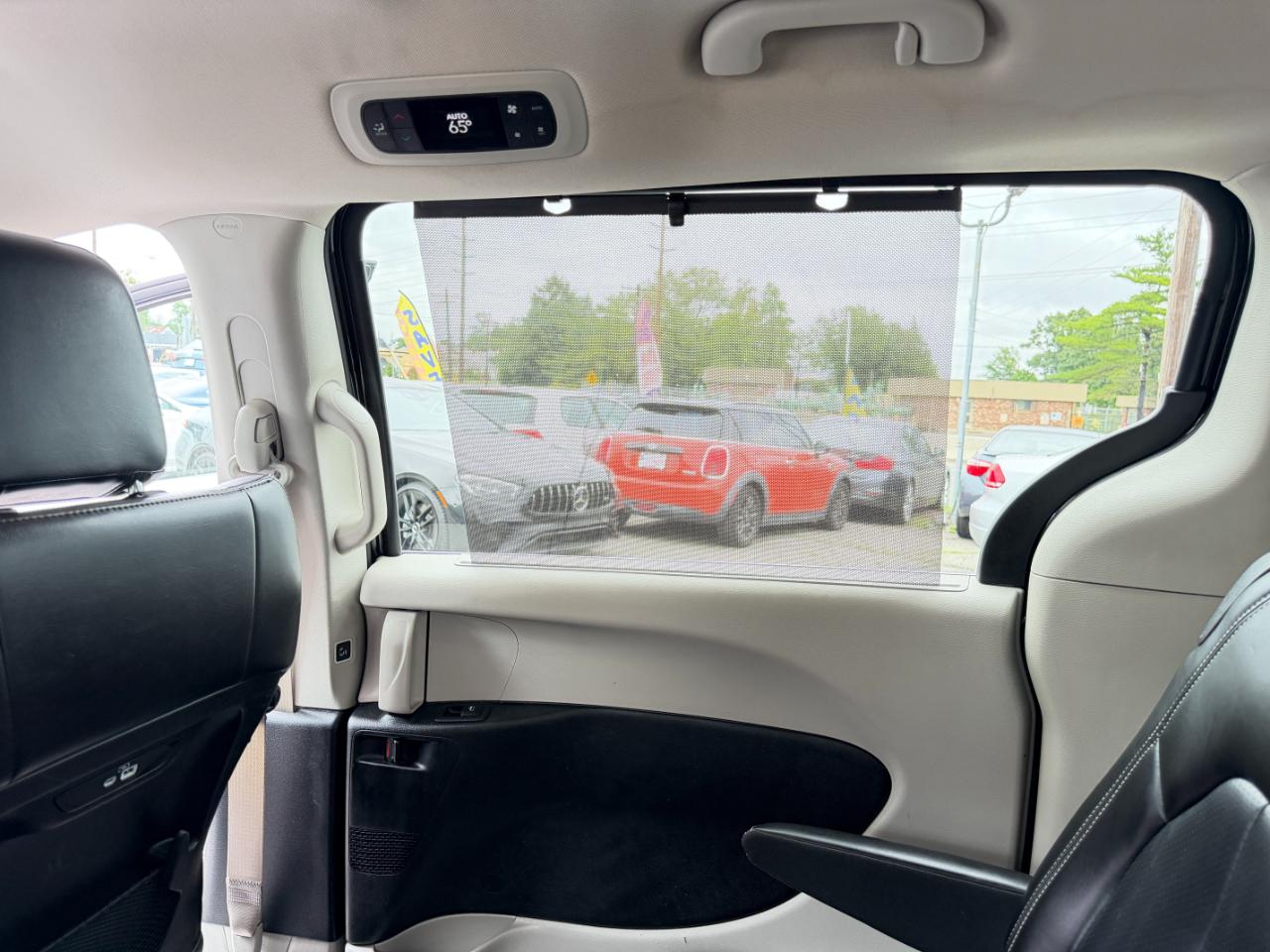 Chrysler Pacifica Touring L FWD 2023