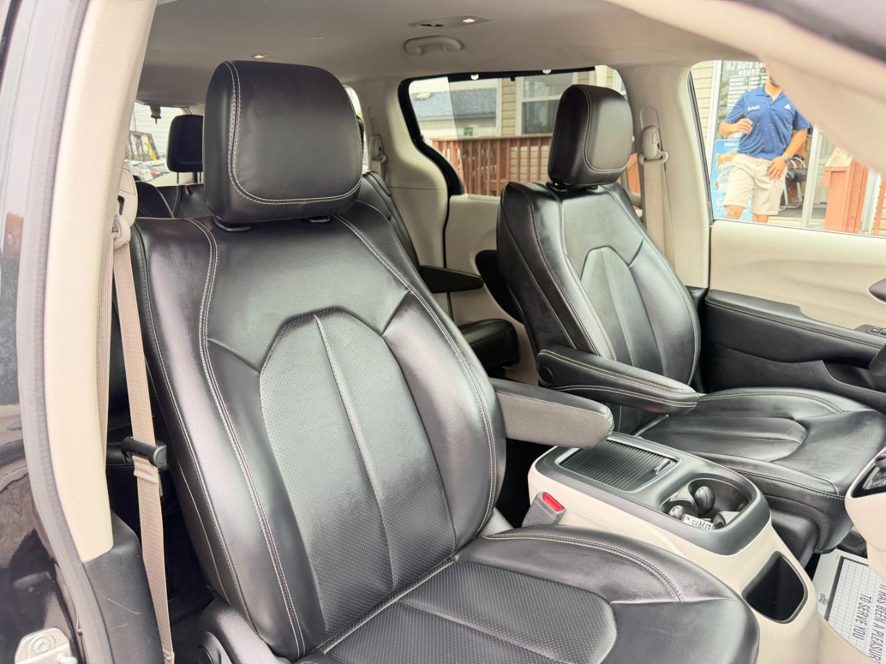 Chrysler Pacifica Touring L FWD 2023