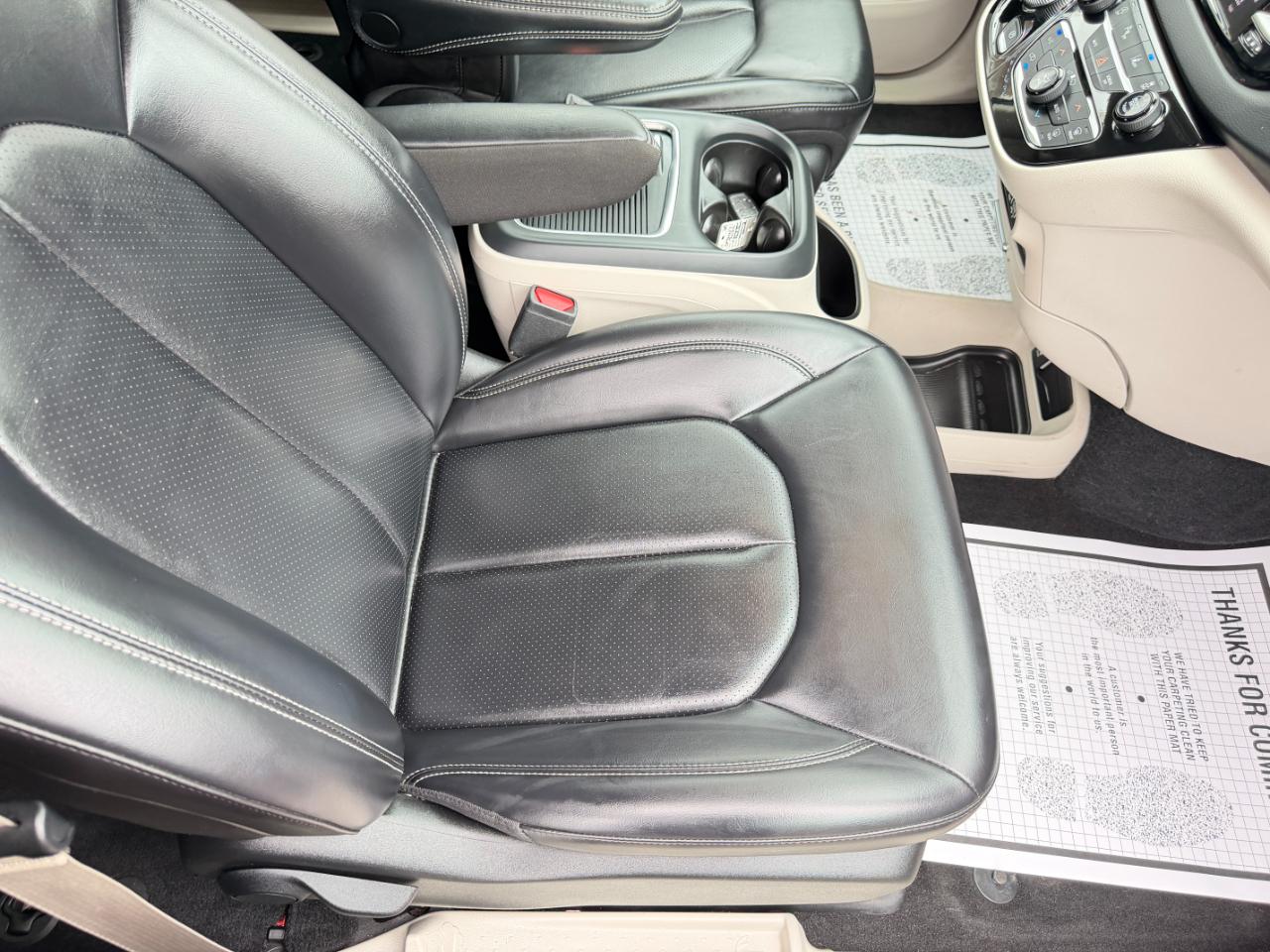 Chrysler Pacifica Touring L FWD 2023