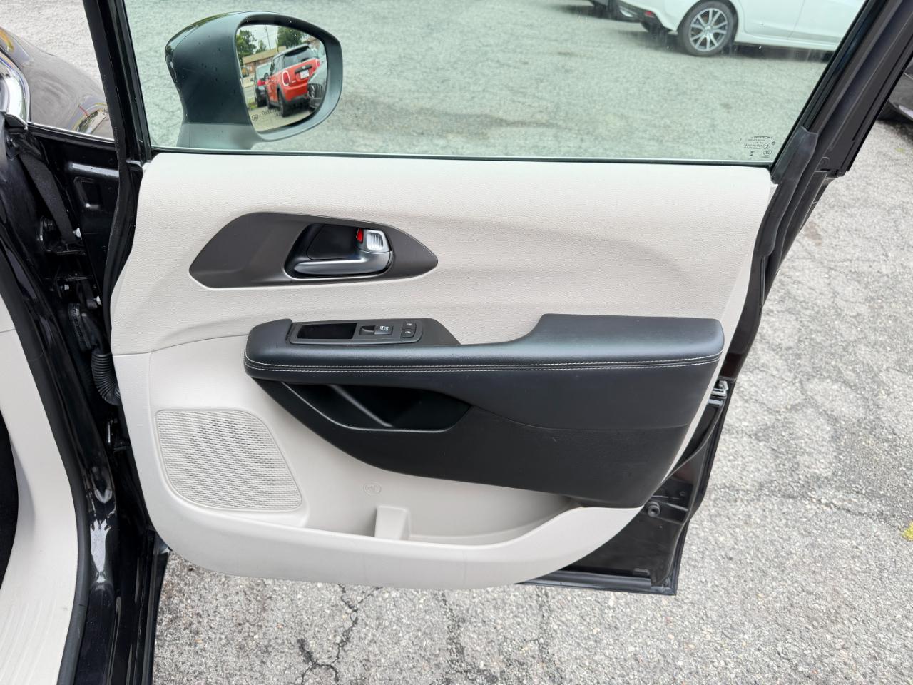 Chrysler Pacifica Touring L FWD 2023