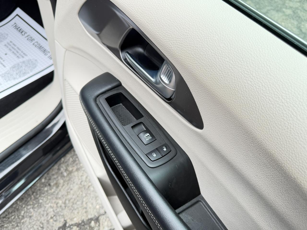 Chrysler Pacifica Touring L FWD 2023