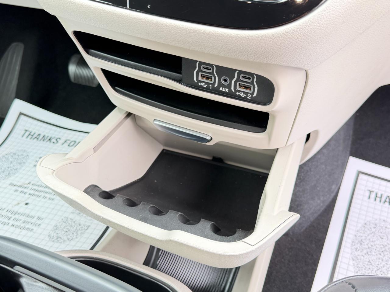 Chrysler Pacifica Touring L FWD 2023