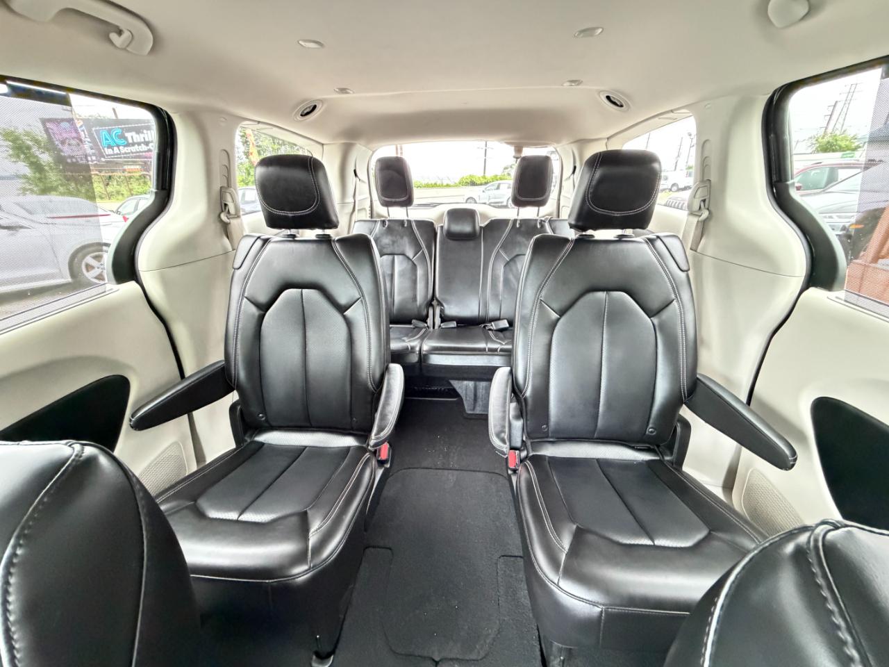 Chrysler Pacifica Touring L FWD 2023