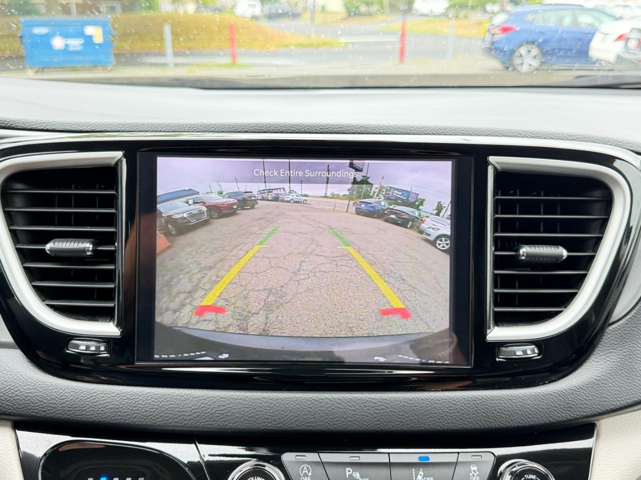 Chrysler Pacifica Touring L FWD 2023