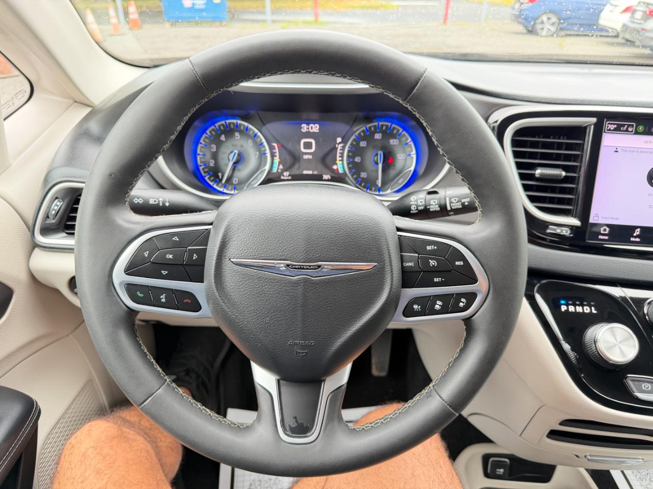 Chrysler Pacifica Touring L FWD 2023
