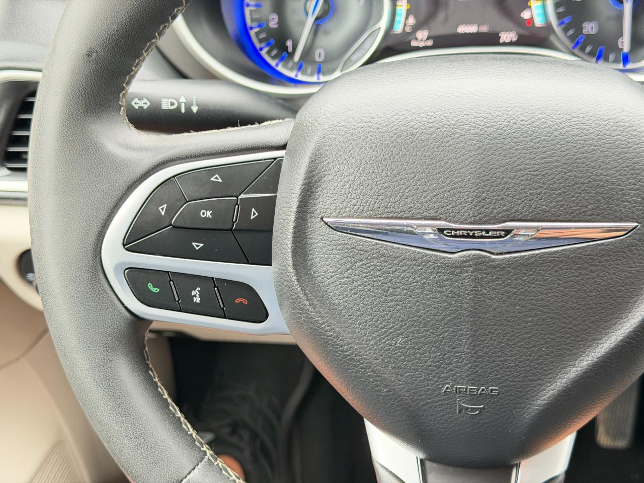 Chrysler Pacifica Touring L FWD 2023