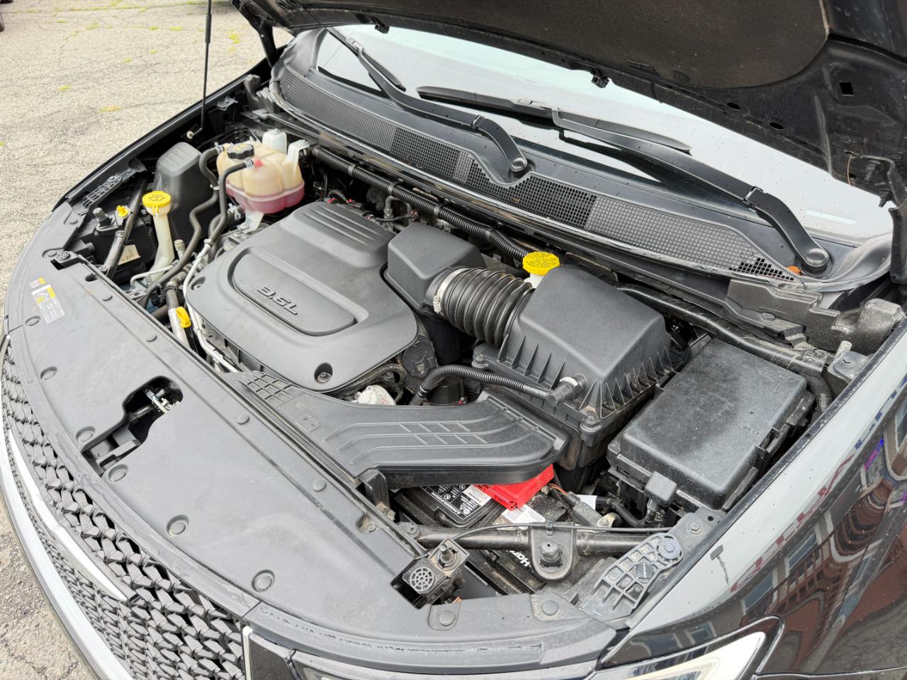 Chrysler Pacifica Touring L FWD 2023