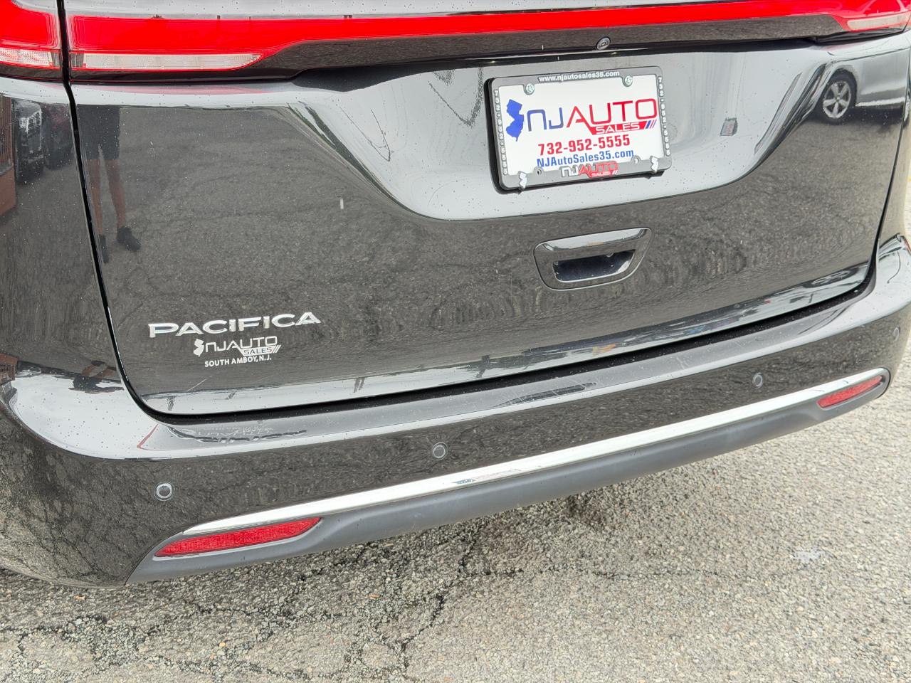 Chrysler Pacifica Touring L FWD 2023