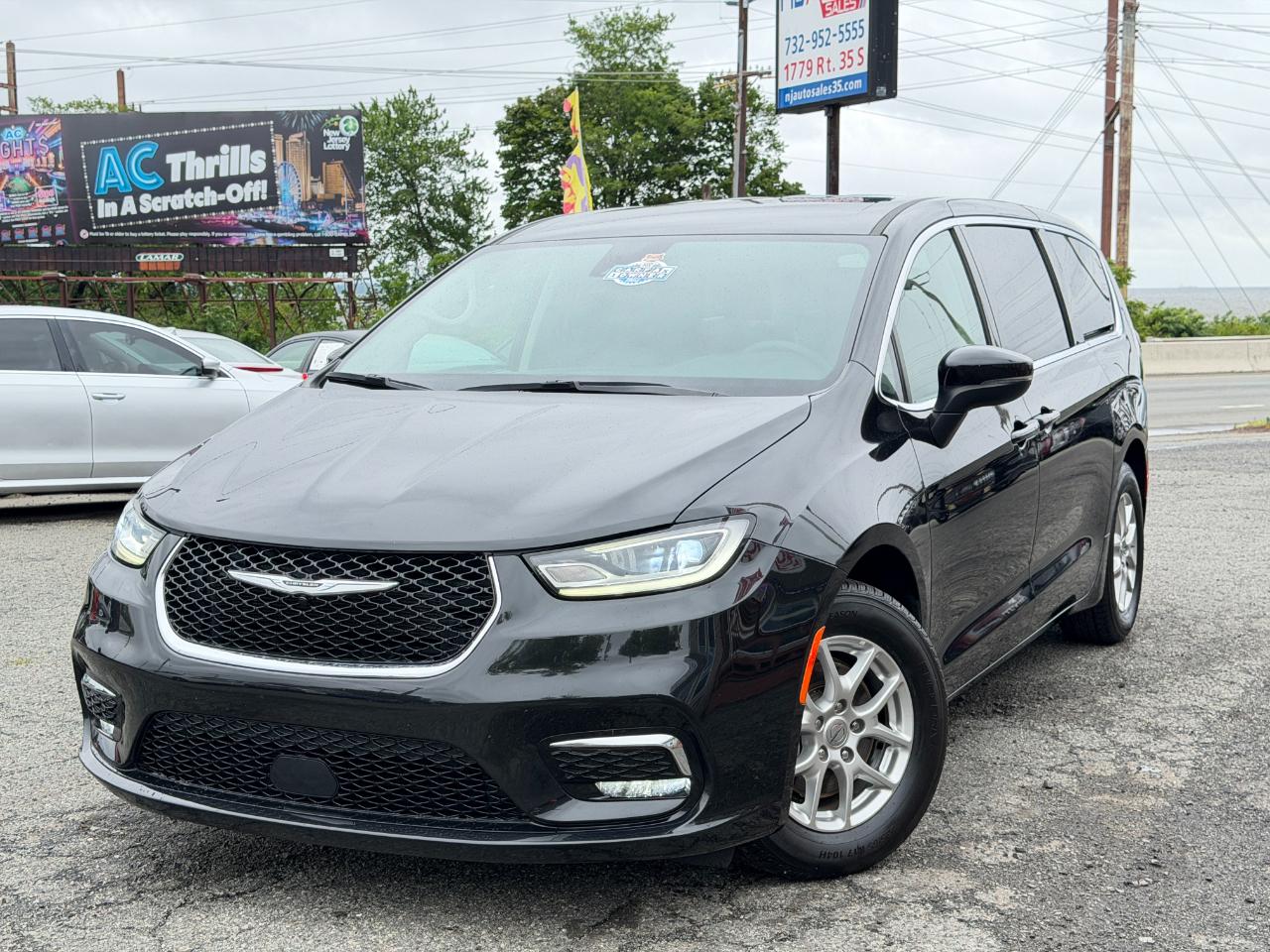Chrysler Pacifica Touring L FWD 2023
