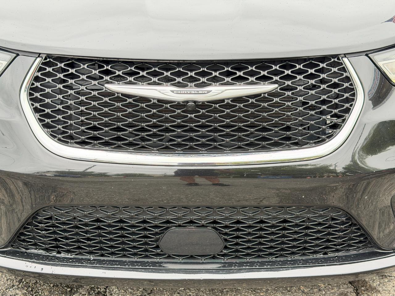 Chrysler Pacifica Touring L FWD 2023