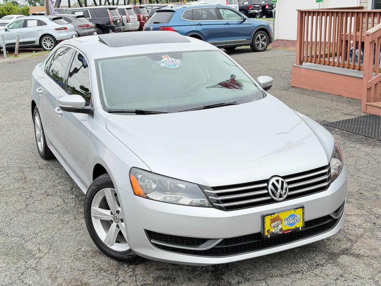 Volkswagen Passat 2.5L SE w/Sunroof & Nav 2013